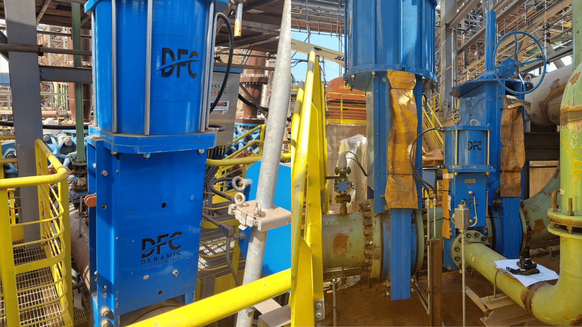 Heavy-duty knife gate valve with replaceable elastomer sleeves